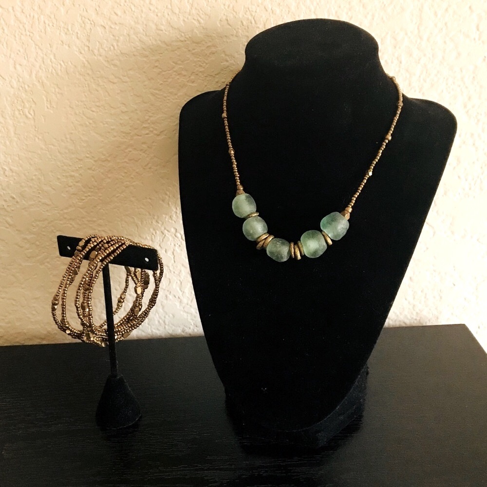 Beautiful glass beaded necklace and bracelet set